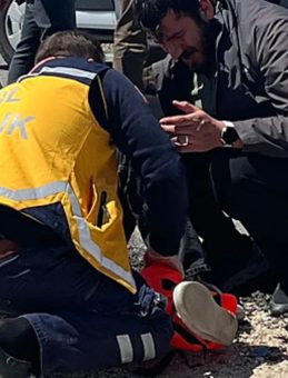 Niğde&rsquo;de iki motosiklet kafa kafaya &ccedil;arpıştı: 2 kişi yaralandı!