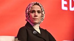 NUN Vakfı Başkanı Esra Albayrak'tan 'Gazze' vurgulu &ccedil;arpıcı yazı: Batı merkezli d&uuml;zen artık &ccedil;&ouml;z&uuml;l&uuml;yor