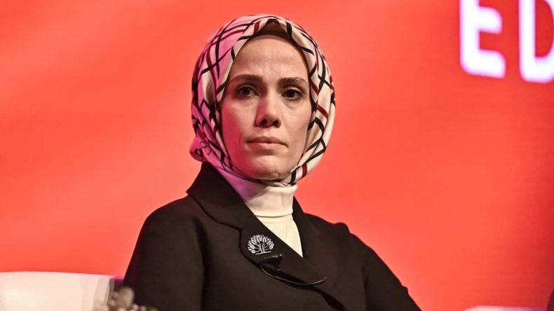 NUN Vakfı Başkanı Esra Albayrak'tan 'Gazze' vurgulu &ccedil;arpıcı yazı: Batı merkezli d&uuml;zen artık &ccedil;&ouml;z&uuml;l&uuml;yor