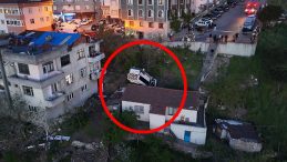 Okul servisi evin &ccedil;atısına d&uuml;şt&uuml;: Şof&ouml;r hayatını kaybetti