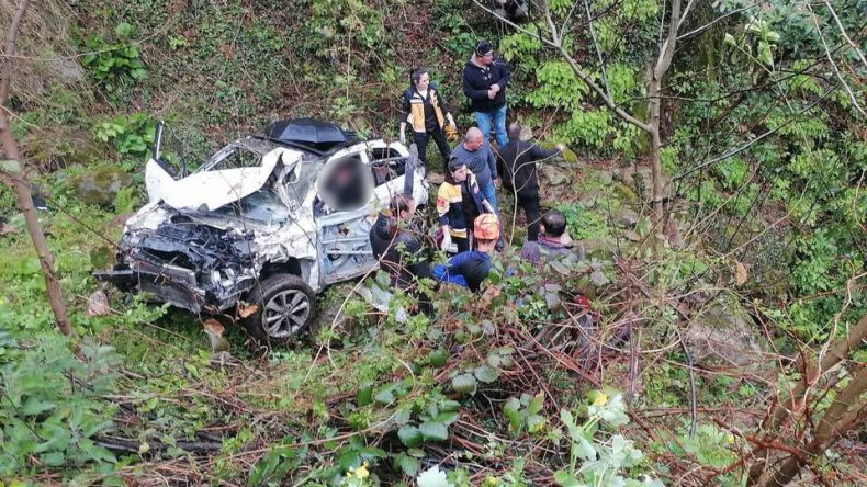 Ordu'da kahreden kaza! Otomobil u&ccedil;uruma yuvarlandı; baba ve kızı hayatını kaybetti