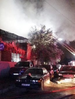 Oto Tamir At&ouml;lyesinde &Ccedil;ıkan Yangında 5 Ara&ccedil; Kullanılamaz Hale Geldi