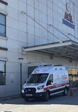 Otomobilin &ccedil;arptığı 2 lise &ouml;ğrencisi yaralandı