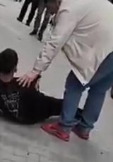 &Ouml;nce mesajla tehdit ettiler, ardından silahlı saldırı d&uuml;zenlediler: 1 yaralı!