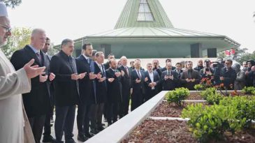 &Ouml;zal&rsquo;a 33&rsquo;&uuml;nc&uuml; yıl anması