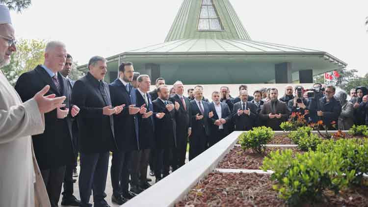 &Ouml;zal&rsquo;a 33&rsquo;&uuml;nc&uuml; yıl anması