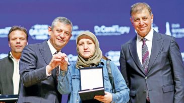 &Ouml;zel İzmir&rsquo;de konuştu: En k&ouml;t&uuml; se&ccedil;ilmiş atanmıştan iyidir
