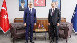 &Ouml;zel: Kimse kimseye kapı kapatmaz