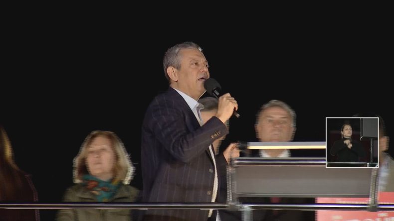 &Ouml;zg&uuml;r &Ouml;zel, Ataşehir'de konuştu