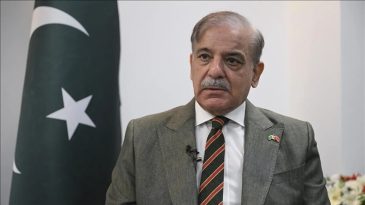 Pakistan Başbakanı, m&uuml;zakere turları kapsamında ilk durağı olan Suudi Arabistan'da