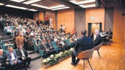 Pandemi D&ouml;neminde Ana Akt&ouml;r Sağlık &Ccedil;alışanlarıdır