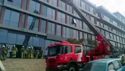 Plazada &ccedil;ıkan yangında dumandan etkilenen vatandaşlar kurtarıldı