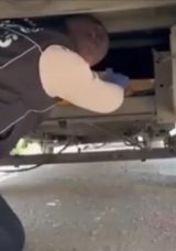 Polis ekiplerini bile şaşırttı: Uyuşturucu &ccedil;ekicinin gizli b&ouml;lmelerinden &ccedil;ıktı!