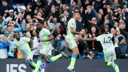 Premier Lig'de Arsenal kaybetti, Manchester City umutlandı