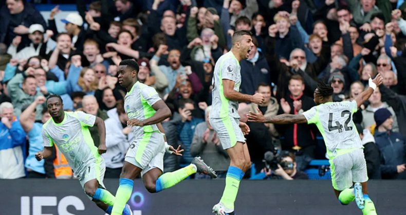 Premier Lig'de Arsenal kaybetti, Manchester City umutlandı