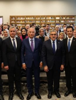 "K&uuml;t&uuml;phane Sohbetleri" programının ilk konuğu Efkan Ala oldu