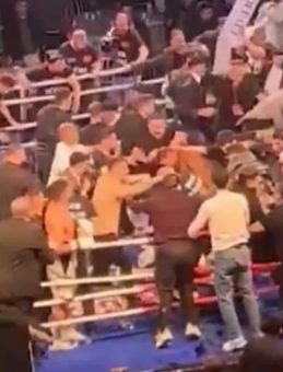 Ringde Şampiyonluk Ma&ccedil;ı Kavgaya D&ouml;n&uuml;şt&uuml;