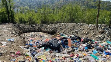 Rize'de A&ccedil;ık Alana &Ccedil;&ouml;p D&ouml;ken Fındıklı Belediyesi'ne 2,3 Milyon Lira Ceza