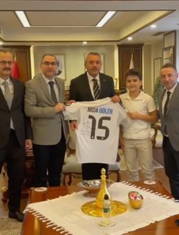 Rizeli Safa, Başkan Erdoğan'dan İstediği İmzalı Arda Güler Formasına Kavuştu