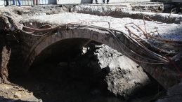 Rize&rsquo;de keşfedildi: B&uuml;y&uuml;leyici tarihi yapı meğer yıllardır ordaymış! Cam kaplamayla sergilenecek&hellip;