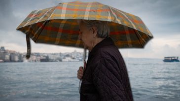 Sağanak Yağış Kapıda: Yarın Başlıyor! Kuvvetli Fırtına ve G&ouml;k G&uuml;r&uuml;lt&uuml;l&uuml; Yağış Uyarısı… Meteoroloji Saat Verdi