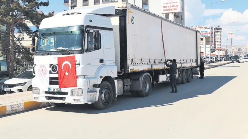 Sağlık Bakanlığı&rsquo;ndan 3 TIR Tıbbi Yardım