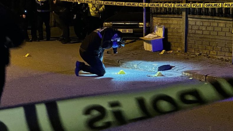 Sakarya'da korku dolu dakikalar… Polisle 3 sokak boyunca &ccedil;atıştı