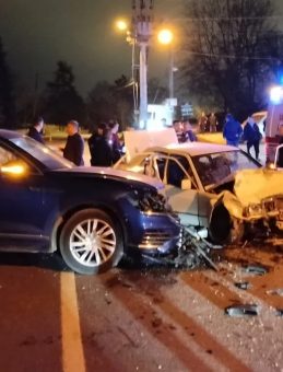 Sakarya'da otomobile ok gibi saplandı: Kaza anı kamerada! 5 yaralı