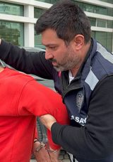 Samsun&rsquo;da okul &ouml;n&uuml;nde 2 kişiyi yaralamıştı: O şahıs tutuklandı!