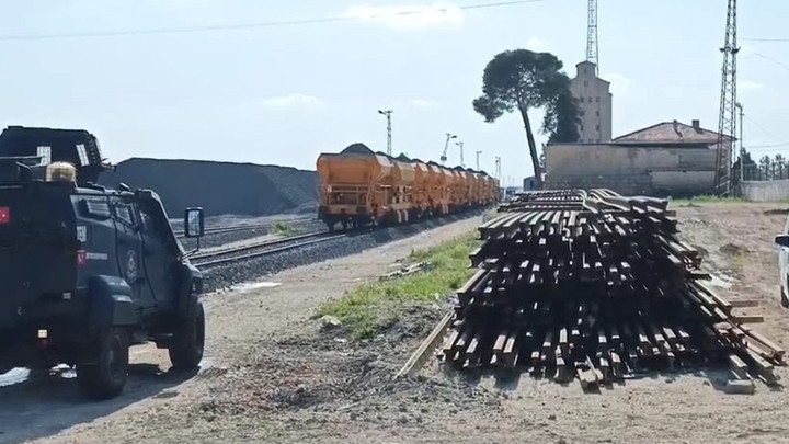 Şanlıurfa'da korkun&ccedil; olay! Yasaklı b&ouml;lgede hayvan otlatırken mayına basıp ağır yaralandı