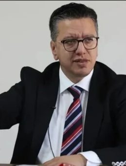 Şanlıurfa&rsquo;da dev yolsuzluk operasyonu: Eski kayyum Belediye Başkanı Şeref Albayrak g&ouml;zaltında!