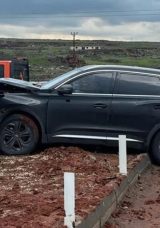 Şanlıurfa&rsquo;da iki ara&ccedil; &ccedil;arpıştı: 8 yaralı