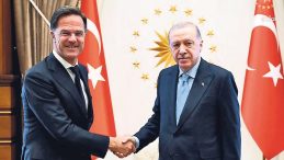 Savaş Jeostratejik A&ccedil;maza S&uuml;r&uuml;kleniyor