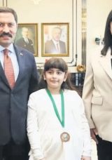 Şehit polisin kızı d&uuml;nya 3&rsquo;&uuml;nc&uuml;s&uuml; oldu