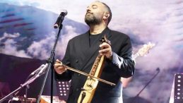 Selim B&ouml;l&uuml;kbaşı Kadık&ouml;y Sahne&rsquo;de