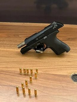 Seyir halindeki ara&ccedil;tan ateş a&ccedil;ıldı: Okula mermiler isabet etti!