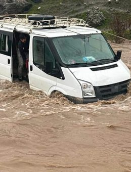 Siirt'te yağmur bir anda kabusa d&ouml;nd&uuml;! Debisi y&uuml;kselen dere hasta kadına mezar oldu&hellip;