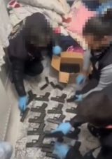 Silahları ele ge&ccedil;irip &ccedil;etelere darbe vurdular