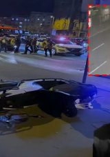 Şişhane&rsquo;de Otomobilin &Ccedil;arptığı Motosiklet Durağa Daldı: 1 &Ouml;l&uuml;, 3 Yaralı