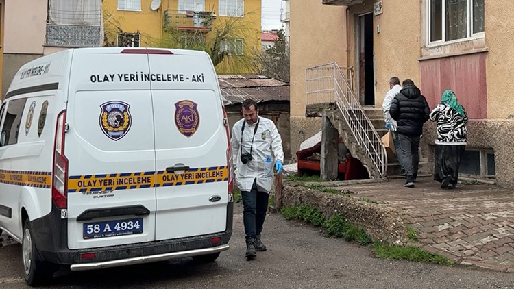 Sivas'ta korkun&ccedil; olay: Gen&ccedil; kadını defalarca bı&ccedil;aklayıp kapıyı &uuml;zerinden kilitleyerek ka&ccedil;tı