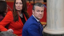 Siyonist Savaş Bakanı Hegseth de topun ağzında