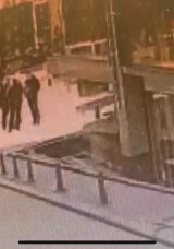 Son dakika | Fatih'teki kurye cinayetinin g&ouml;r&uuml;nt&uuml;leri ortaya &ccedil;ıktı! Sokak ortasında vahşet: Yurt dışına ka&ccedil;ma hazırlığı yapmışlar&hellip;