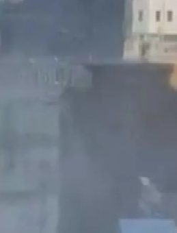 SON DAKİKA: Fenerbah&ccedil;e Stadyumu'nun yanındaki inşaat duvarı &ccedil;&ouml;kt&uuml;! İşte g&ouml;r&uuml;nt&uuml;ler&hellip;