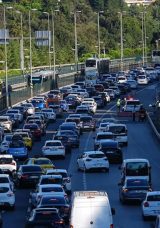 SON DAKİKA | İstanbul'da trafik resmen durdu! Harita kırmızıya d&ouml;nd&uuml;: Yoğunluk y&uuml;zde 87'ye y&uuml;kseldi
