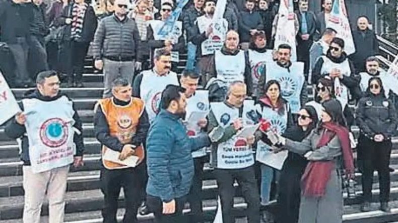 S&ouml;zler Tutulmadı, Memurlar Ayaklandı