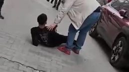 Sultangazi&rsquo;de dehşet anları! Tartıştıkları gence kurşun yağdırdılar