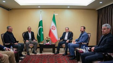 Tahran'da Barış G&ouml;r&uuml;şmesi: Arak&ccedil;i, Pakistan Genelkurmay Başkanı ile G&ouml;r&uuml;şt&uuml;