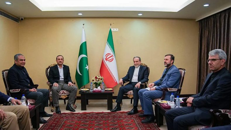 Tahran'da Barış G&ouml;r&uuml;şmesi: Arak&ccedil;i, Pakistan Genelkurmay Başkanı ile G&ouml;r&uuml;şt&uuml;