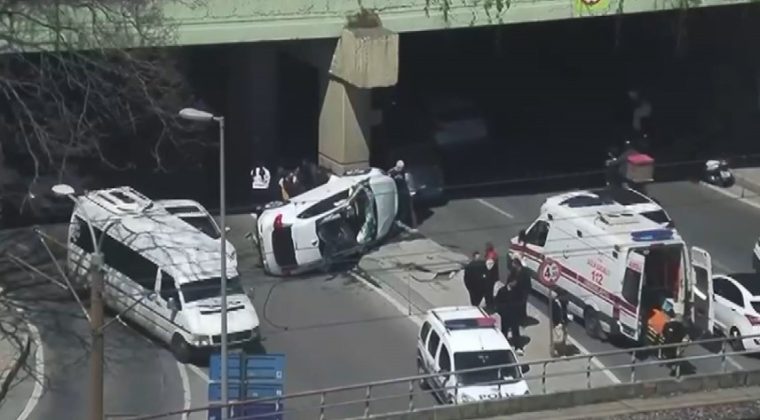 Takla Atan Otomobil Alt Ge&ccedil;ide &Ccedil;arptı: 1 Yaralı