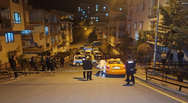 Takside &Ccedil;ıkan Tartışmada Arkadaşını Tabanca ile Vurdu